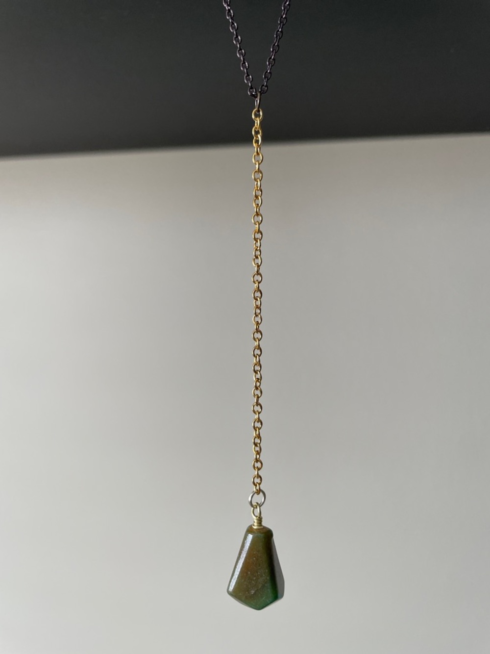 Iridescent stone Y style necklace
